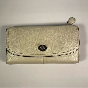 Coach Park Leather Checkbook Wallet Turnlock closure F49164